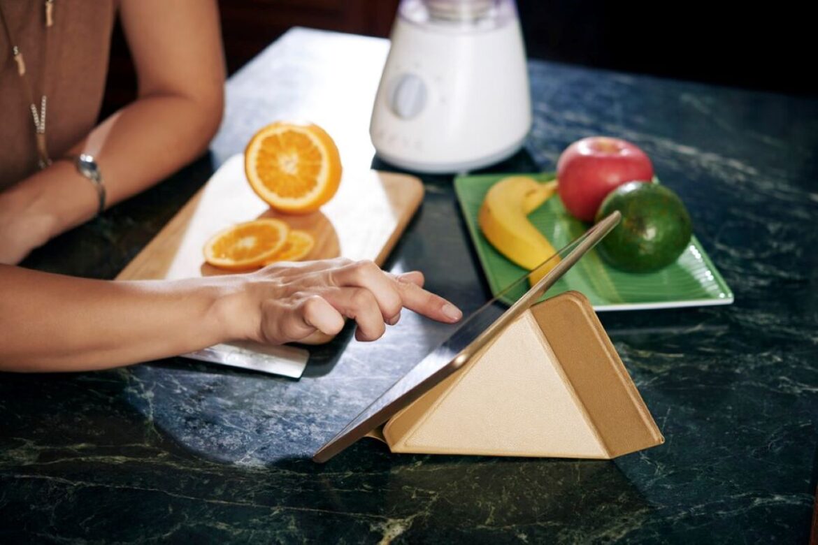 How Food Temperature Monitoring Improves Safety and Compliance
